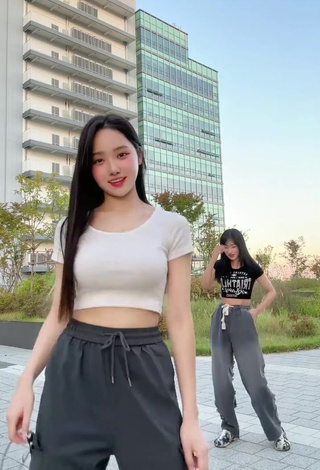 Sexy Yu Baek-hap Shows Cleavage in White Crop Top