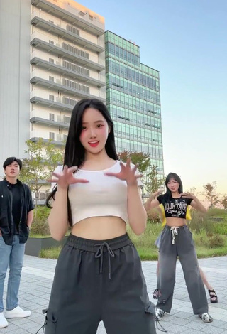 6. Sexy Yu Baek-hap Shows Cleavage in White Crop Top
