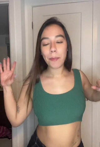 6. Sexy Stephany Leal Shows Cleavage in Green Crop Top