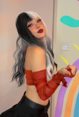 4. Pretty Legna Hernández Shows Cosplay without Brassiere