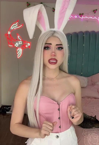 Sweet Legna Hernández Shows Cosplay