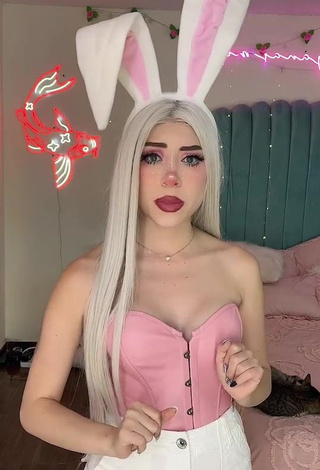 2. Sweet Legna Hernández Shows Cosplay