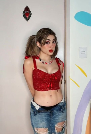 4. Sweet Legna Hernández Shows Cleavage in Cute Red Crop Top