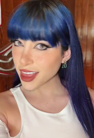 4. Dazzling Legna Hernández Shows Cleavage without Bra
