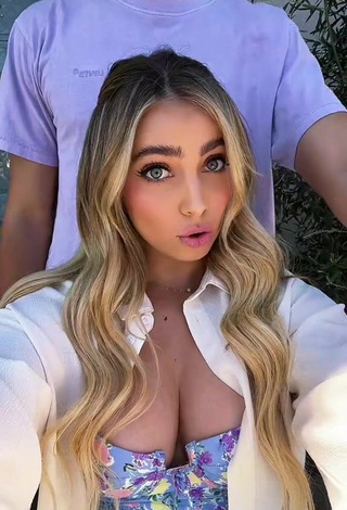 3. Beautiful Lexi Hensler Shows Cleavage