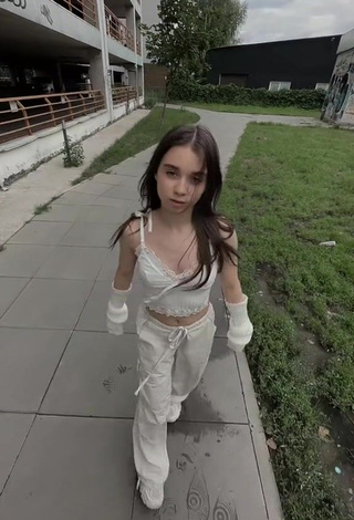 2. Hot Nika Leytink Shows Cleavage in White Crop Top