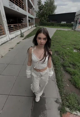 3. Hot Nika Leytink Shows Cleavage in White Crop Top