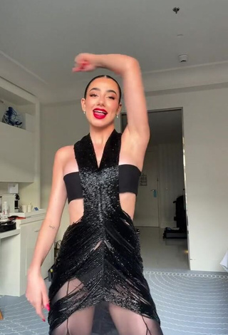 3. Wonderful Lola Moreno Marco Shows Cleavage in Black Dress while Twerking
