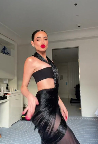5. Wonderful Lola Moreno Marco Shows Cleavage in Black Dress while Twerking