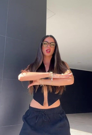 4. Lola Moreno Marco Shows Cleavage in Alluring Black Crop Top