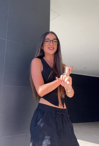 6. Lola Moreno Marco Shows Cleavage in Alluring Black Crop Top