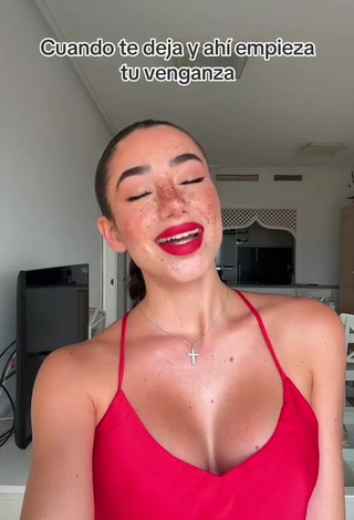 6. Lola Moreno Marco Demonstrates Elegant Cleavage