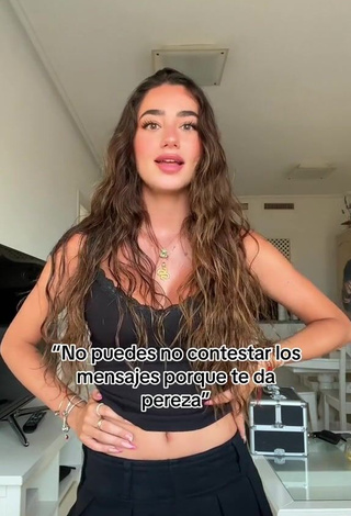 5. Breathtaking Lola Moreno Marco Shows Cleavage in Black Crop Top