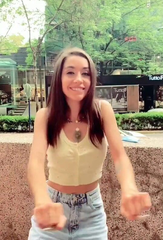 3. Elegant Maria Becerra Shows Cleavage in Crop Top in a Street