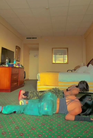 4. Fine Maria Becerra in Sweet Crop Top while Twerking