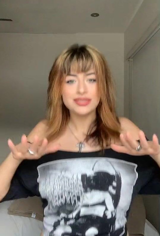 6. Really Cute Mariana Cantu in Crop Top