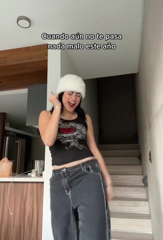 5. Beautiful Mariana Cantu in Sexy Crop Top