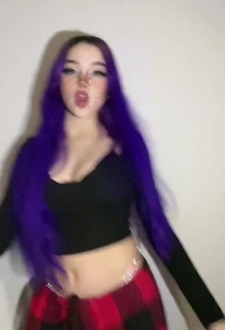 2. Mariana Ayala Shows Cleavage in Erotic Black Crop Top