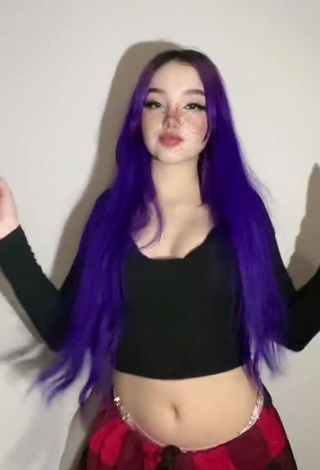 4. Mariana Ayala Shows Cleavage in Erotic Black Crop Top