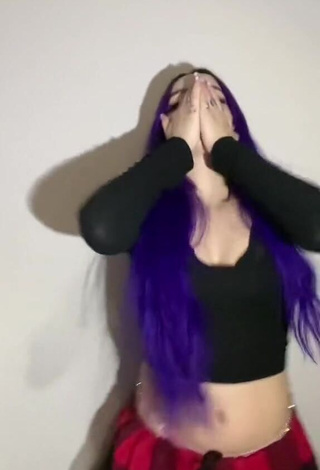6. Mariana Ayala Shows Cleavage in Erotic Black Crop Top