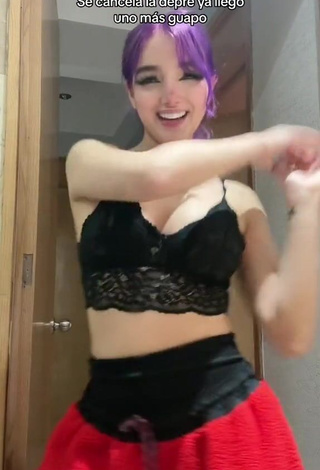 3. Wonderful Mariana Ayala Shows Cleavage in Black Crop Top