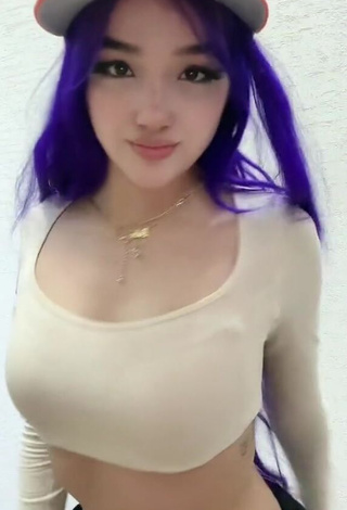 5. Sweetie Mariana Ayala Shows Cleavage in Crop Top