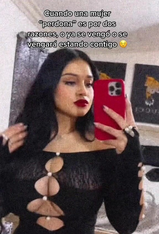 2. Marlene Santana is Showing Cute Cleavage