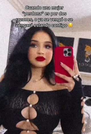 3. Marlene Santana is Showing Cute Cleavage