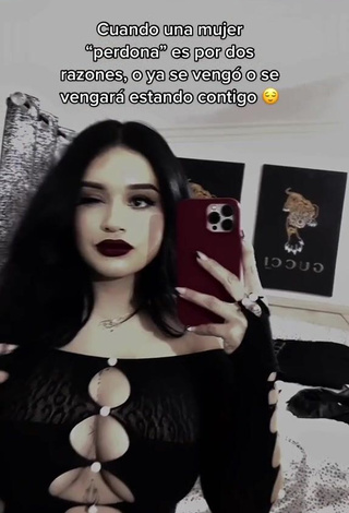 5. Marlene Santana is Showing Cute Cleavage