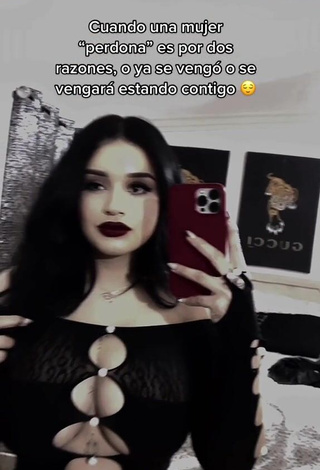 6. Marlene Santana is Showing Cute Cleavage