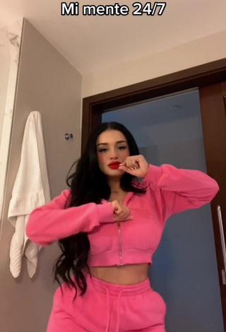 5. Erotic Marlene Santana Shows Cleavage in Peach Crop Top