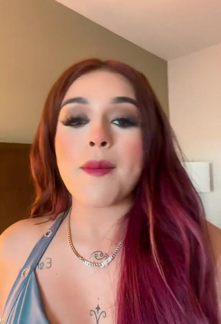 2. Sexy Marlene Santana Shows Cleavage in Crop Top