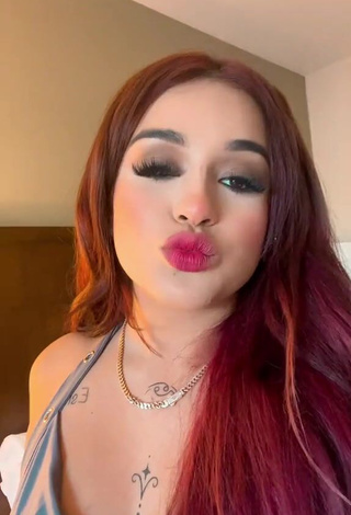 3. Sexy Marlene Santana Shows Cleavage in Crop Top