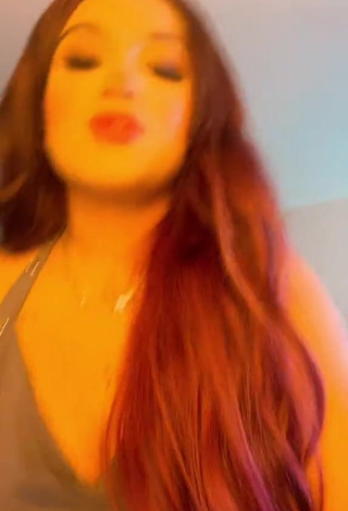 5. Sexy Marlene Santana Shows Cleavage in Crop Top