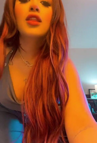6. Sexy Marlene Santana Shows Cleavage in Crop Top