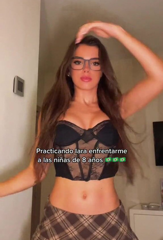 4. Alluring Mar Lucas Vilar Shows Cleavage in Erotic Black Corset