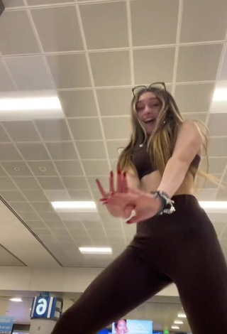 4. Hot McKenzi Brooke in Leggings