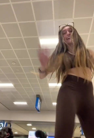 6. Hot McKenzi Brooke in Leggings
