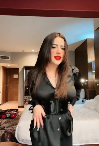 2. Sexy melipandda Shows Nipples without Brassiere