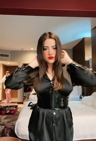 3. Sexy melipandda Shows Nipples without Brassiere