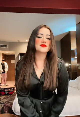 6. Sexy melipandda Shows Nipples without Brassiere