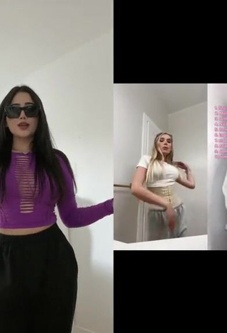 3. Hot melipandda Shows Cleavage in Purple Crop Top