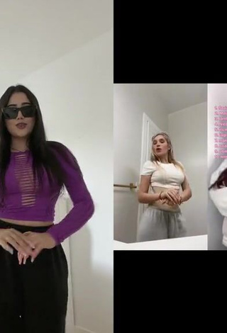4. Hot melipandda Shows Cleavage in Purple Crop Top