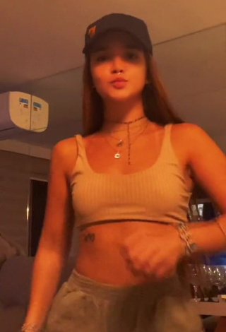 4. Hot Mel Maia Shows Butt while Twerking