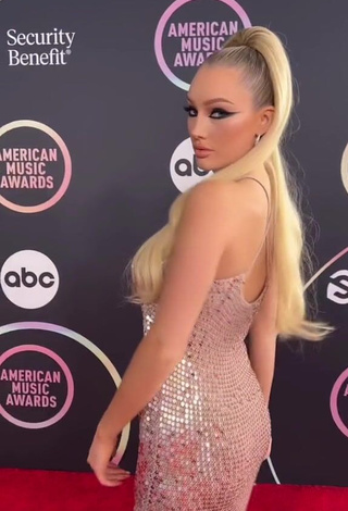 4. Adorable Meredith Duxbury Shows Cleavage in Seductive Dress