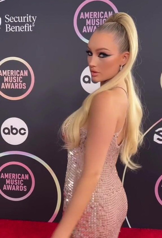 5. Adorable Meredith Duxbury Shows Cleavage in Seductive Dress