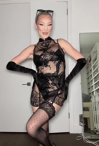 Erotic Meredith Duxbury Shows Cleavage in Black Dress