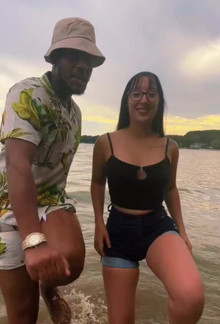 4. Sweet [мужчина]@miketoks Shows Cleavage in Cute Black Crop Top at the Beach