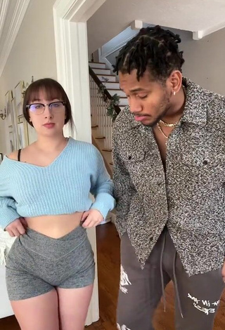 Sexy [мужчина]@miketoks Shows Butt