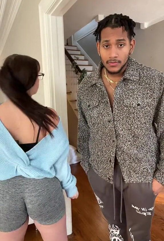 2. Sexy [мужчина]@miketoks Shows Butt